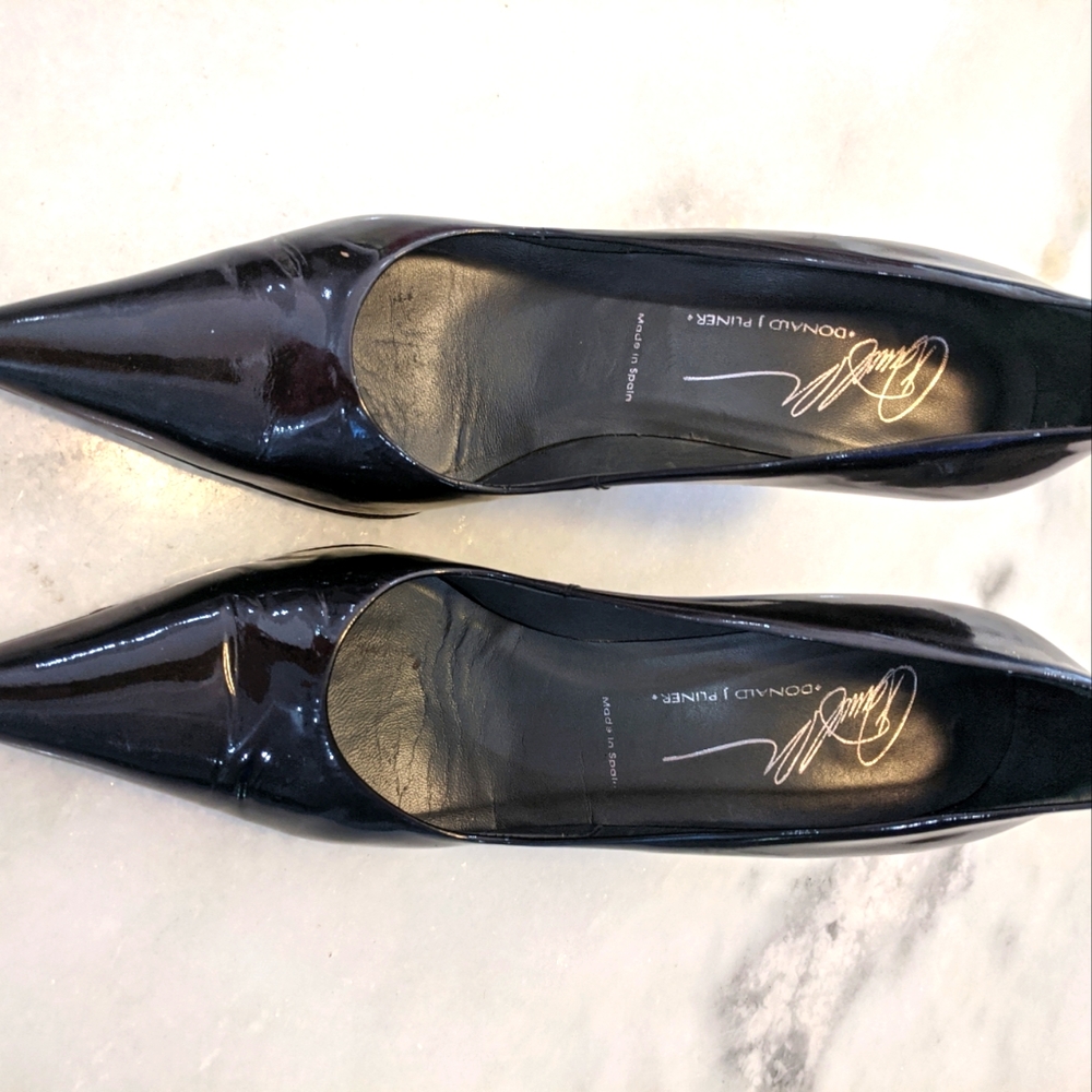 DONALD J. PLINER PATENT BLACK HEELS